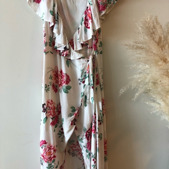 MINKPINK Dresses & Skirts - Minkpink White Floral Dress Wrap